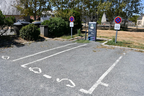 Borne de recharge de véhicules électriques SDEGM Charging Station Jublains