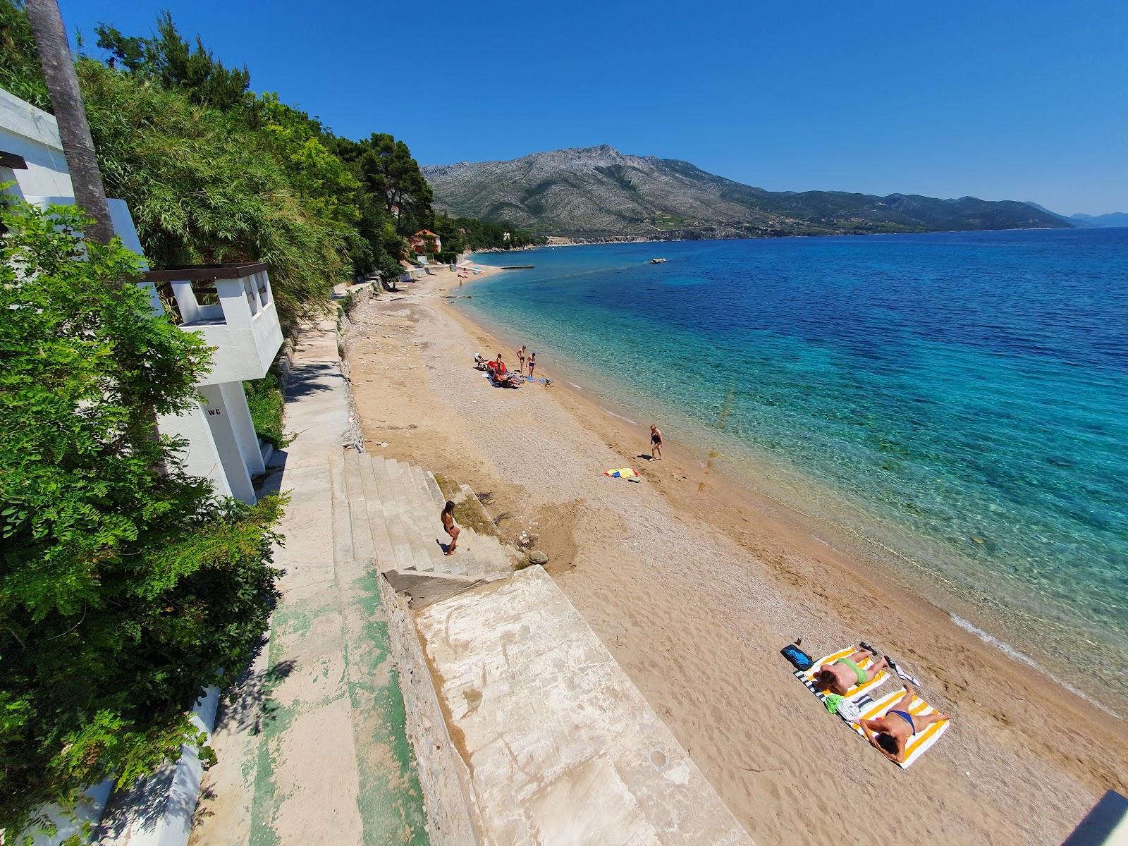 Foto van Trstenica beach met lichte fijne kiezelsteen oppervlakte