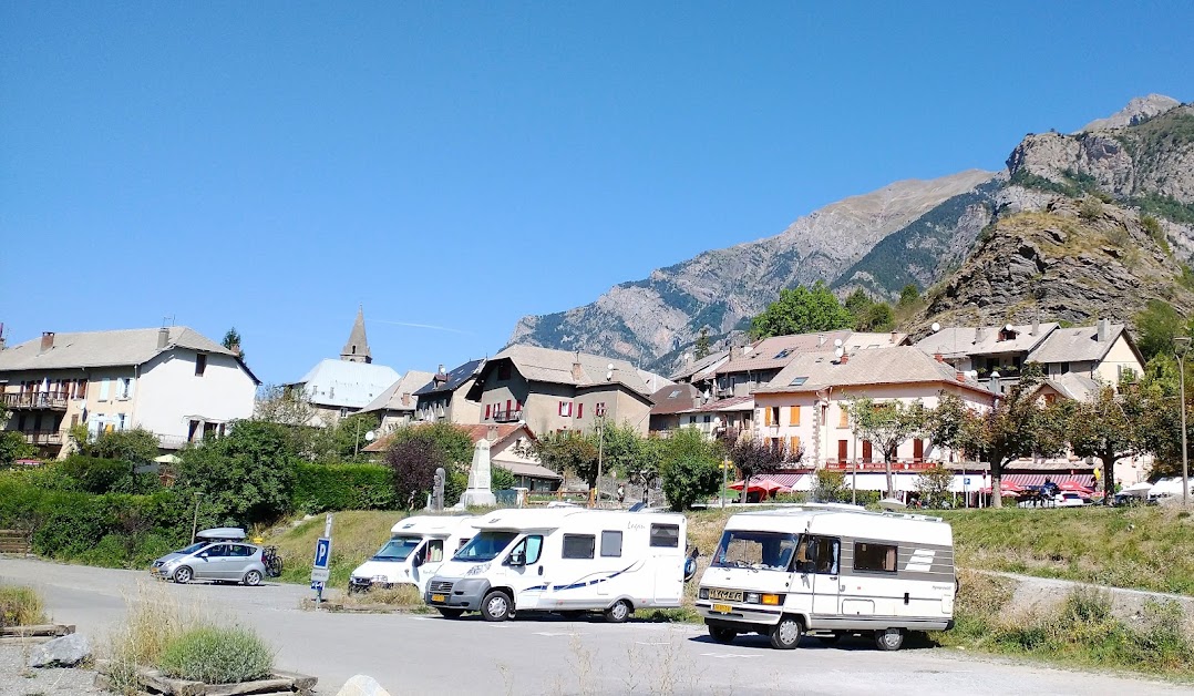 Aire de camping car du Lauzet-Ubaye à Le Lauzet-Ubaye (Alpes-de-Haute-Provence 04)