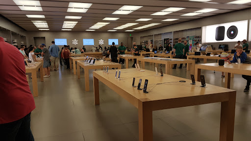 Computer Store «Apple Millenia», reviews and photos, 4200 Conroy Rd, Orlando, FL 32839, USA