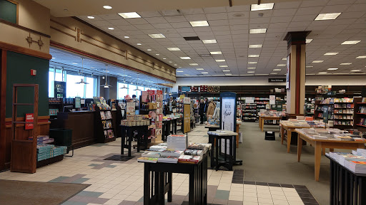 Book Store «Barnes & Noble Booksellers Maple Grove», reviews and photos, 8040 Wedgewood Ln N, Maple Grove, MN 55369, USA
