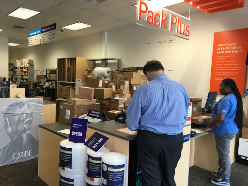 Print Shop «FedEx Office Print & Ship Center», reviews and photos, 41 Eisenhower Pkwy, Roseland, NJ 07068, USA