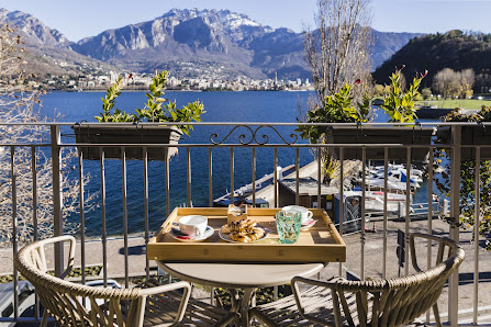 Rocopom Luxury Suites hotel vista lago Frazione Parè, 45, 23868 Valmadrera LC, Italia