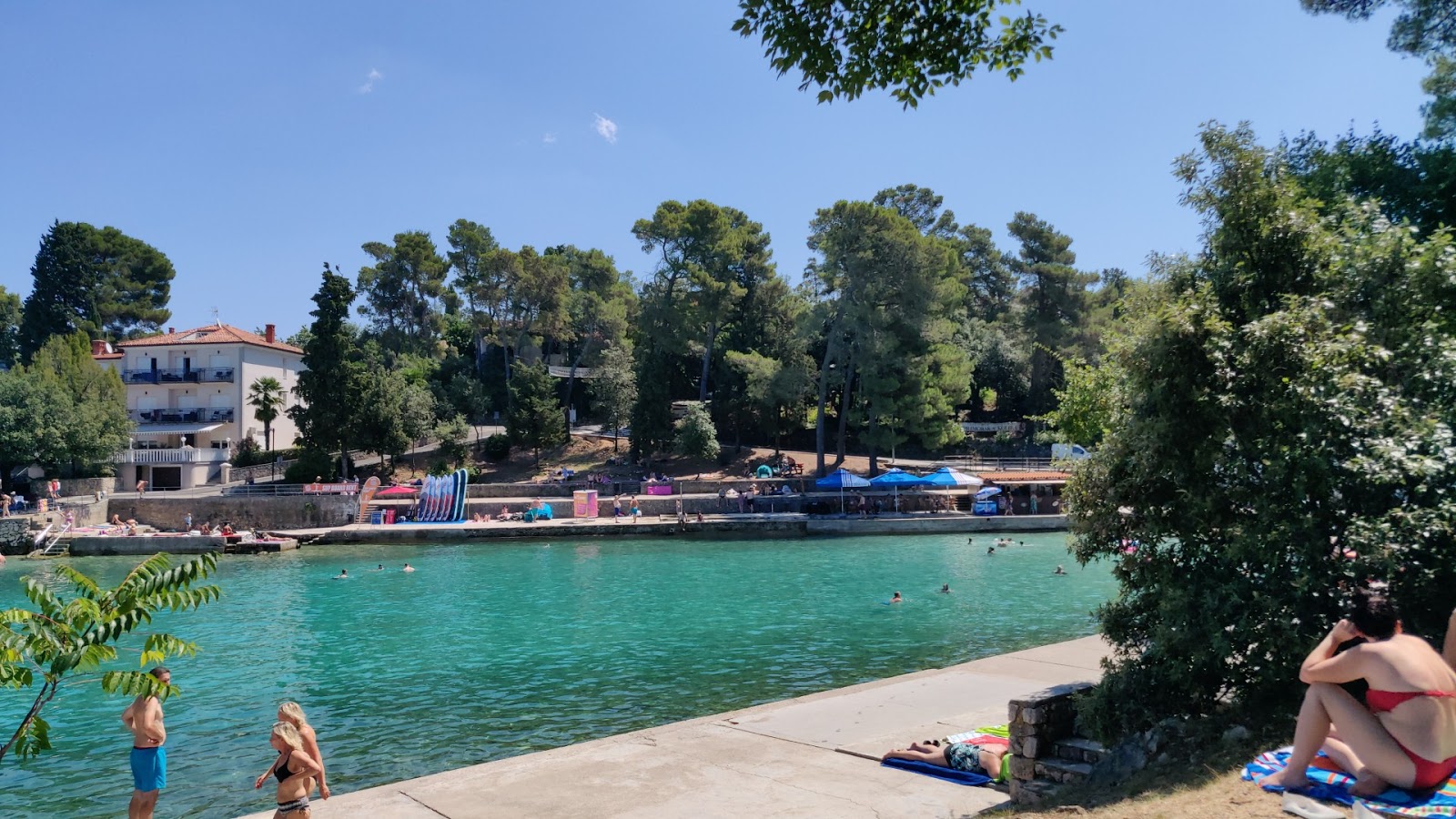 Draga beach'in fotoğrafı çok temiz temizlik seviyesi ile