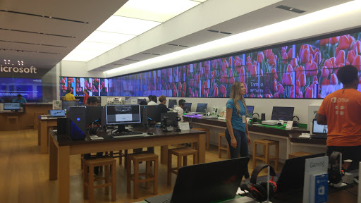 Computer Store «Microsoft Store - International Plaza», reviews and photos, 2223 N Westshore Blvd, Tampa, FL 33607, USA