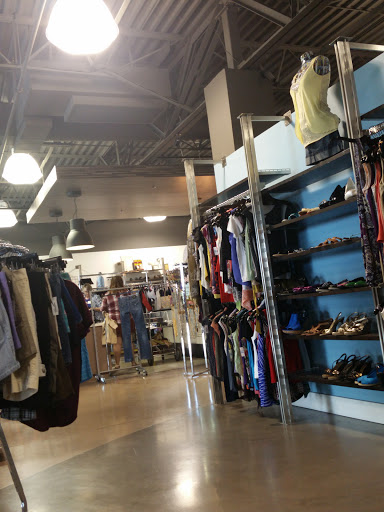 Thrift Store «Good Threads Goodwill Boutique», reviews and photos, 7366 N Oracle Rd #190, Tucson, AZ 85704, USA