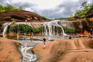 Tham Phra Waterfall image