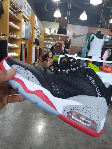 Shoe Store «Shiekh Shoes», reviews and photos, 1900 N Long Beach Blvd, Compton, CA 90221, USA