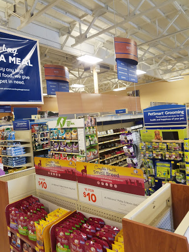 Pet Supply Store «PetSmart», reviews and photos, 15042 Summit Ave, Fontana, CA 92336, USA