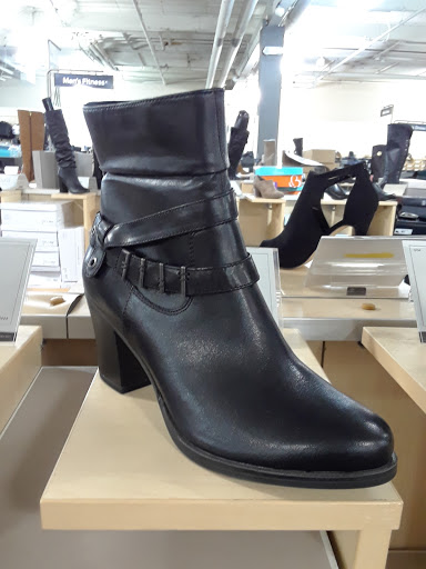 Shoe Store «DSW Designer Shoe Warehouse», reviews and photos, 2500 Central Park Ave, Yonkers, NY 10710, USA