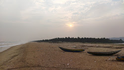 Foto di Rajjyapeta Beach con una superficie del acqua cristallina