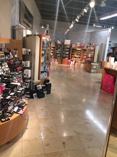 Department Store «Saks OFF 5TH», reviews and photos, 4700 Baldwin Rd, Auburn Hills, MI 48326, USA