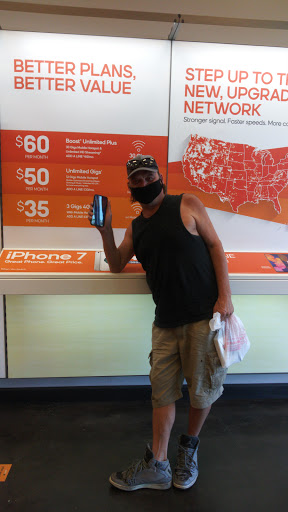 Cell Phone Store «Boost Mobile», reviews and photos, 900 N Federal Hwy #103, Hollywood, FL 33020, USA