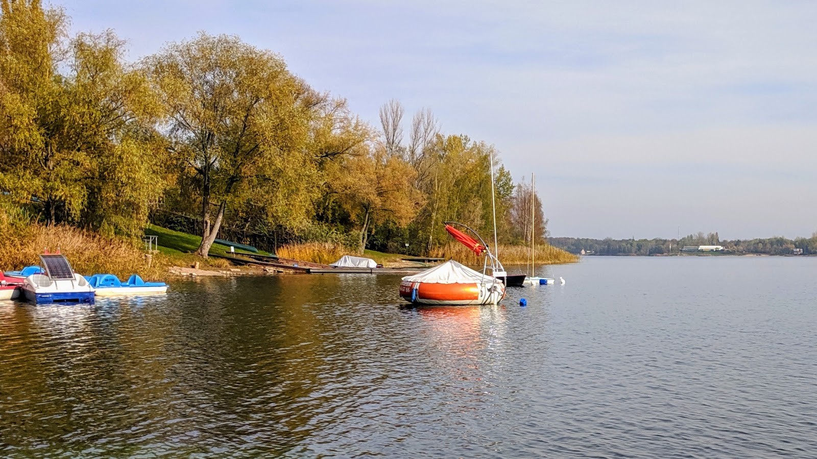 Fotografie cu Barrierefreier Badesteg cu nivelul de curățenie înalt