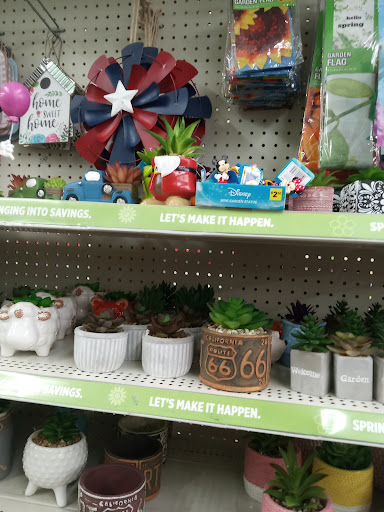 Shopping Mall «Village Square Shopping Center», reviews and photos, 2800 Recker Hwy, Winter Haven, FL 33880, USA