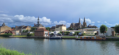 aire de services et stationnement camping car à Mouzon