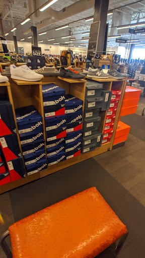 Shoe Store «DSW Designer Shoe Warehouse», reviews and photos, 11500 Burleigh St., Wauwatosa, WI 53222, USA