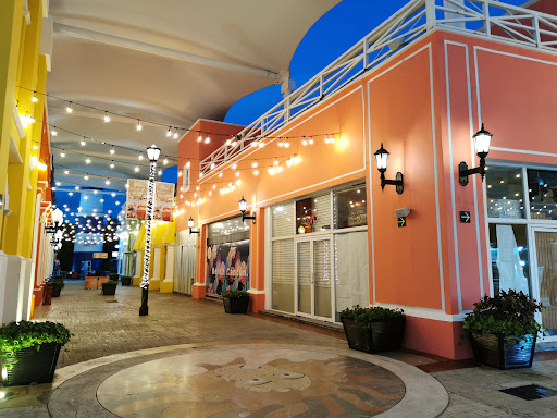 La Isla Cancun Shopping Village