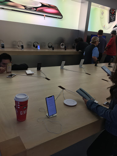 Computer Store «Apple Fashion Valley», reviews and photos, 7007 Friars Rd, San Diego, CA 92108, USA