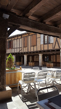 Atmosphère du Restaurant L' Auberge des Arcades à Castelnau-de-Montmiral - n°7