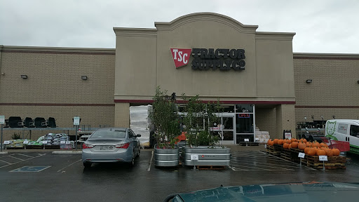 Home Improvement Store «Tractor Supply Co.», reviews and photos, 911 Center Point Rd, Hendersonville, TN 37075, USA