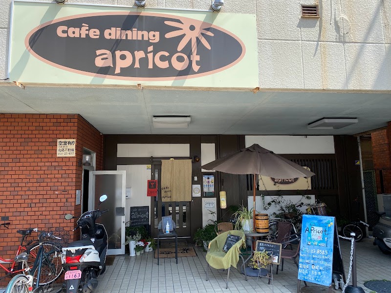 cafe dining apricot