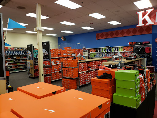 Shoe Store «Shoe Carnival», reviews and photos, 3271 Marketplace Dr, Council Bluffs, IA 51501, USA