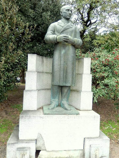 Monumento al Doctor Julio Carrere