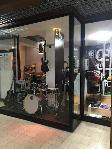 Rock On Music Shop em São João da Madeira