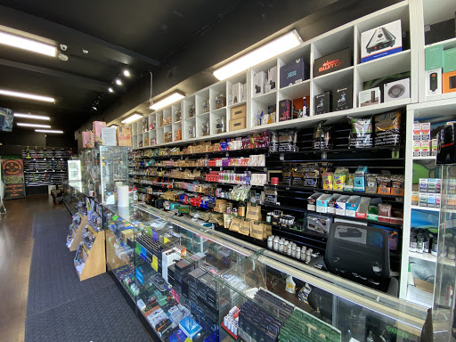 Tobacco Shop «Puffit Smoke & Vape Shop», reviews and photos, 4434 S Archer Ave, Chicago, IL 60632, USA