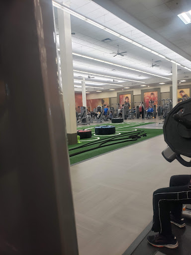 Gym «LA Fitness», reviews and photos, 44777 Mound Rd, Sterling Heights, MI 48314, USA