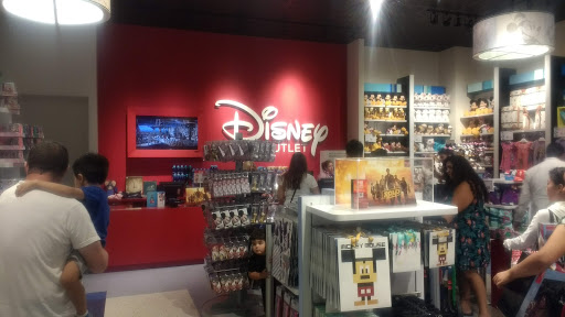 Toy Store «Disney Store», reviews and photos, 5220 Fashion Outlets Way, Rosemont, IL 60018, USA