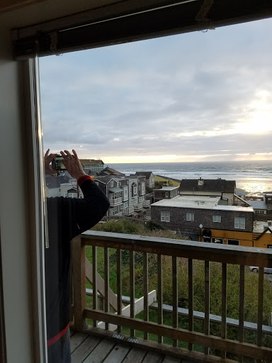 Wine Store «Nye Beach Wine Cellar», reviews and photos, 255 NW Coast St, Newport, OR 97365, USA