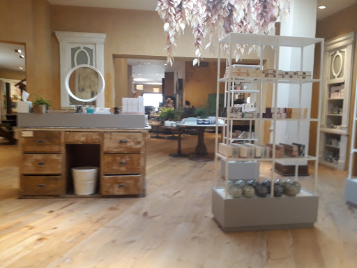 Shopping Mall «Bridgeport Village», reviews and photos, 7455 SW Bridgeport Rd, Tigard, OR 97224, USA