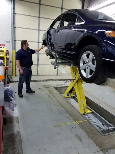 Auto Body Shop «Oakdale Collision Center», reviews and photos, 1040 Gershwin Ave N, Oakdale, MN 55128, USA