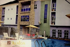 L'avalon Hotel and Suites image