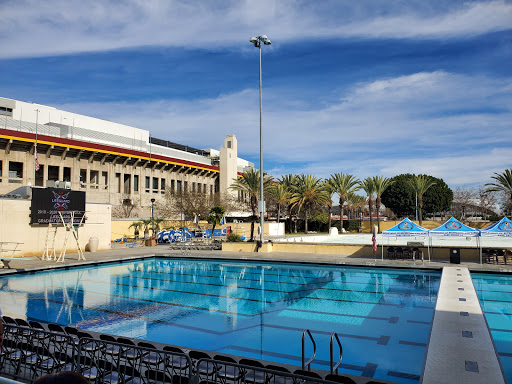 Outdoor swimming pools in Los Angeles