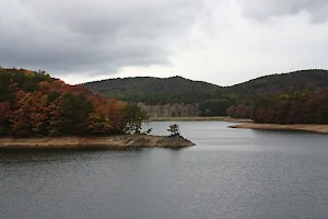 Gando Lake image