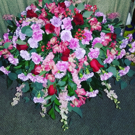 Florist «Cuts Creative Florist», reviews and photos, 1701 Orange Ave NE, Roanoke, VA 24012, USA