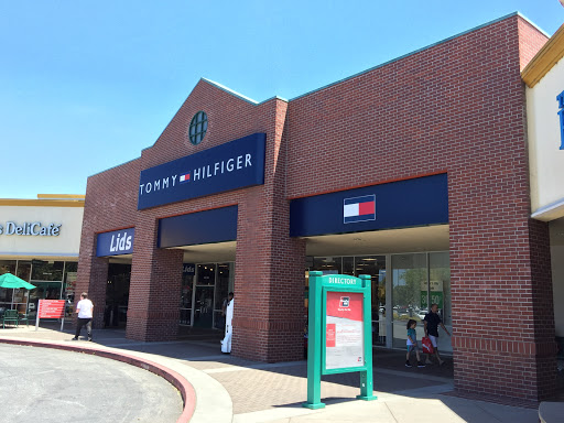 Shopping Mall «Gilroy Premium Outlets», reviews and photos, 681 Leavesley Rd, Gilroy, CA 95020, USA