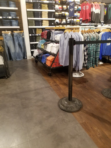 Clothing Store «Aéropostale», reviews and photos, 200 Baychester Ave, Bronx, NY 10475, USA