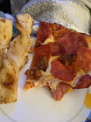 Pizza Restaurant «Round Table Pizza», reviews and photos, 10070 SW Barbur Blvd, Portland, OR 97219, USA