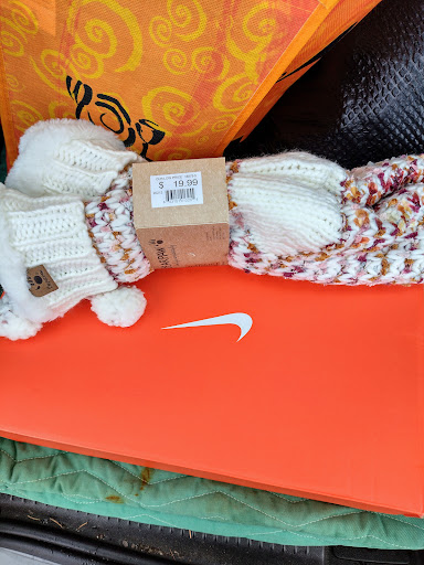 Shoe Store «Famous Footwear», reviews and photos, 1701 Niagara Falls Blvd, Amherst, NY 14228, USA