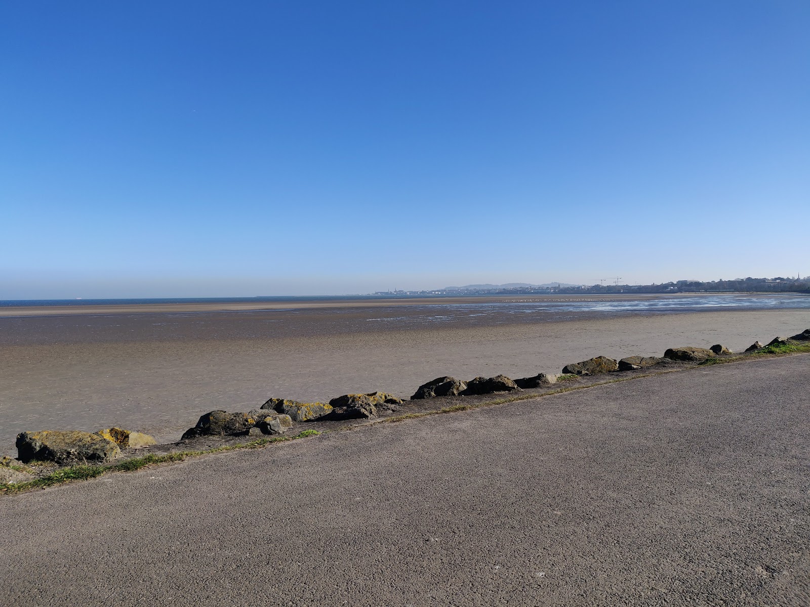 Foto van Strand van Sandymouth met turquoise water oppervlakte