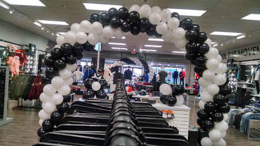 Shopping Mall «Hillcrest Shopping Center», reviews and photos, 1701 N Larkin Ave, Crest Hill, IL 60403, USA