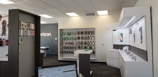 Cell Phone Store «Verizon», reviews and photos, 1857 E Kenilworth Pl, Milwaukee, WI 53202, USA