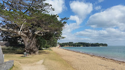 Photo de Cheltenham Beach entouré de montagnes