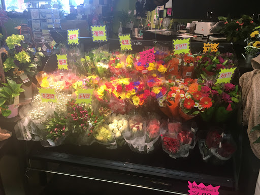 Grocery Store «County Market», reviews and photos, 210 W 3rd St, Sterling, IL 61081, USA