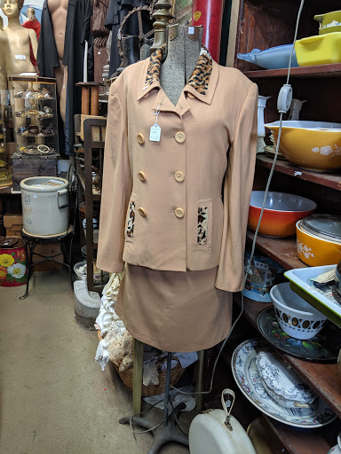 Book Store «Books on Bay», reviews and photos, 224 W Bay St, Savannah, GA 31401, USA