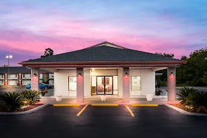 Red Roof Inn & Suites Thomasville image
